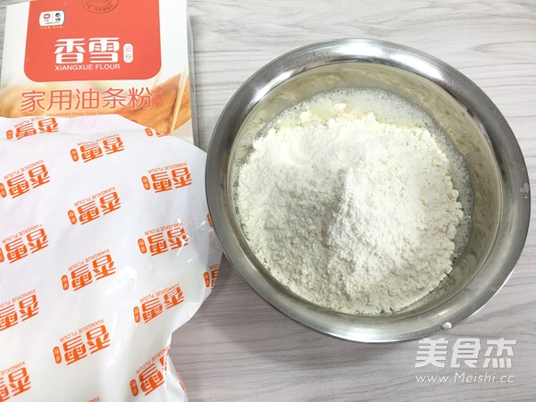 香雪面粉<a href=/shicai/mimian/YouTiao/index.html target=_blank><u>油条</u></a>油饼的做法