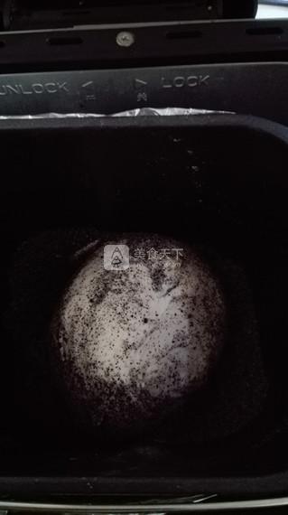 <a href=/shicai/guopin/HeiZhiMa/index.html target=_blank><u>黑<a href=/shicai/guopin/ZhiMa/index.html target=_blank><u>芝麻</u></a></u></a>土司