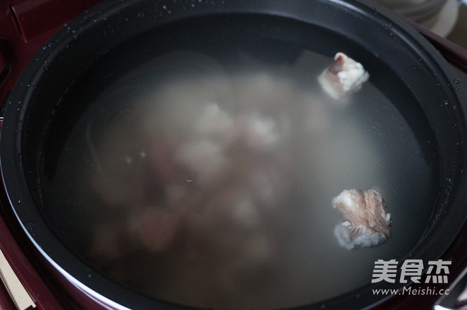 #恒大兴安滋补<a href=/shicai/rouqin/YangRou/index.html target=_blank><u>羊肉</u></a>粥#的做法