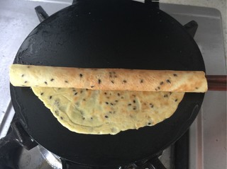 酥脆<a href=/shicai/guopin/ZhiMa/index.html target=_blank><u>芝麻</u></a>蛋卷