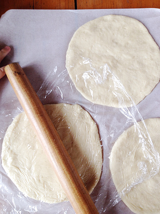 <a href=/shicai/mimian/YuMi/index.html target=_blank><u>玉米</u></a><a href=/shicai/rouqin/HuoTui/index.html target=_blank><u>火腿</u></a>小批萨