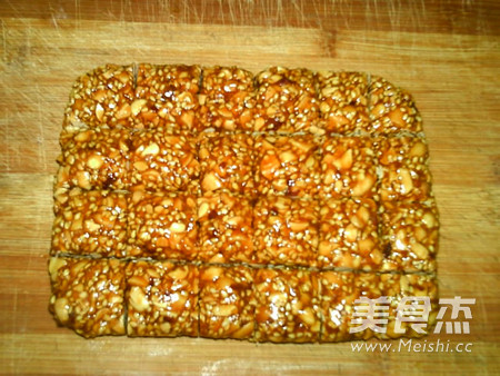 <a href=/shicai/guopin/HuaSheng/index.html target=_blank><u>花生</u></a>糖的做法