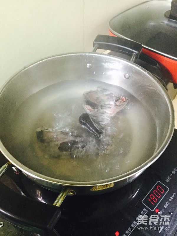 炖<a href=/shicai/rouqin/WuJi/index.html target=_blank><u>乌鸡</u></a>的做法