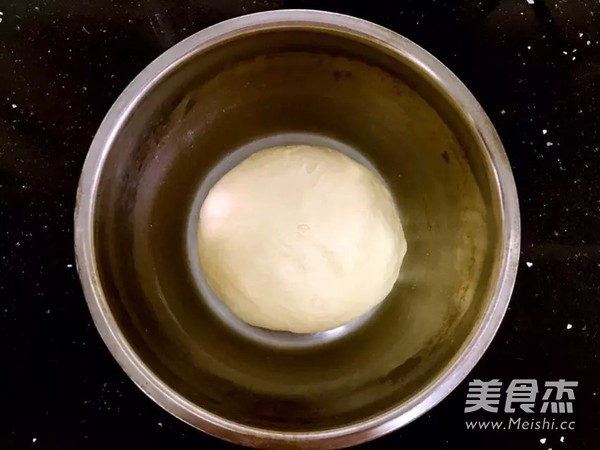 圆<a href=/shicai/shucai/BaiCai/index.html target=_blank><u>白菜</u></a><a href=/shicai/rouqin/ZhuRou/index.html target=_blank><u>猪肉</u></a>水饺的做法