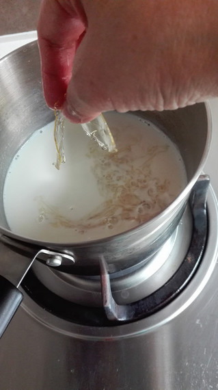 <a href=/shicai/guopin/NuiYouGuo/index.html target=_blank><u><a href=/shicai/guopin/NiuYouGuo/index.html target=_blank><u>牛油果</u></a></u></a>布丁