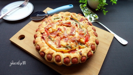 <a href=/shicai/rouqin/PeiGen/index.html target=_blank><u>培根</u></a>披萨怎么做