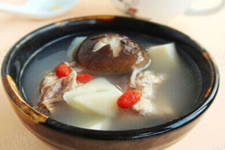 <a href=/shicai/shucai/XiangGu/index.html target=_blank><u>香菇</u></a>煲鸡汤