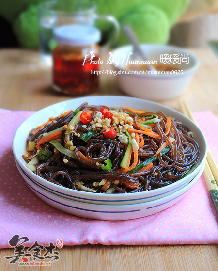 凉拌<a href=/shicai/mimian/JueGenFen/index.html target=_blank><u>蕨根粉</u></a>GV.jpg