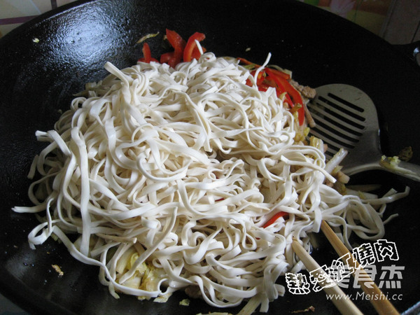 <a href=/shicai/shucai/BaiCai/index.html target=_blank><u>白菜</u></a>丝炒面的做法