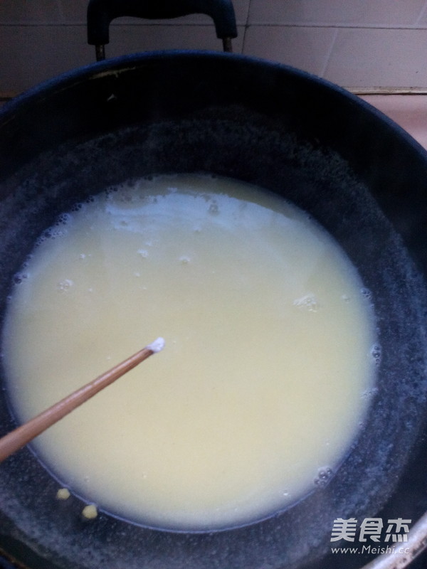 <a href=/shicai/mimian/YuMiMian/index.html target=_blank><u><a href=/shicai/mimian/YuMi/index.html target=_blank><u>玉米</u></a>面</u></a>粥的做法