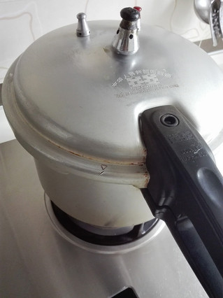 大<a href=/shicai/mimian/HuangMi/index.html target=_blank><u>黄米</u></a><a href=/shicai/rouqin/LaRou/index.html target=_blank><u>腊肉</u></a>粽子