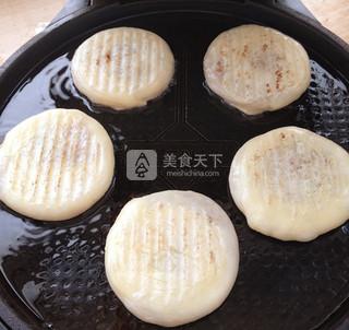 <a href=/shicai/rouqin/NiuRou/index.html target=_blank><u>牛肉</u></a>酥饼