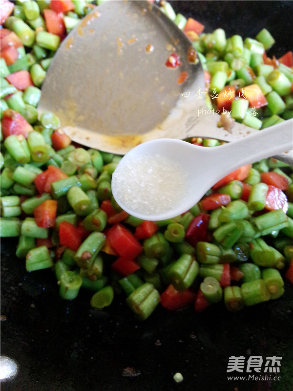 <a href=/shicai/shucai/SiJiDou/index.html target=_blank><u>四季豆</u></a>炒肉丁的做法