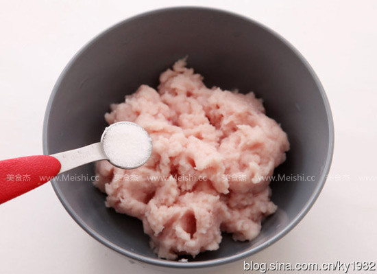 蒸<a href=/shicai/shuichanpin/YuWan/index.html target=_blank><u>鱼丸</u></a>sR.jpg