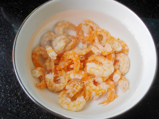 <a href=/shicai/mimian/FenSi/index.html target=_blank><u>粉丝</u></a>虾米<a href=/shicai/shucai/QinCai/index.html target=_blank><u>芹菜</u></a>汤