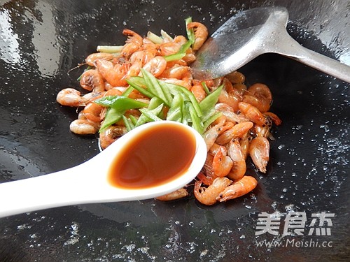 油爆河虾的做法