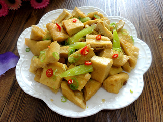 双椒<a href=/shicai/mimian/DouFu/index.html target=_blank><u>豆腐</u></a>泡