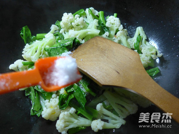 <a href=/shicai/shucai/YouCai/index.html target=_blank><u>油菜</u></a>蕻炒<a href=/shicai/shucai/HuaCai/index.html target=_blank><u>花菜</u></a>的做法