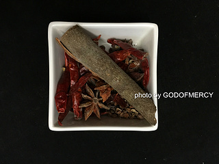 蒸着吃的卤<a href=/shicai/rouqin/ZhuXin/index.html target=_blank><u>猪心</u></a>