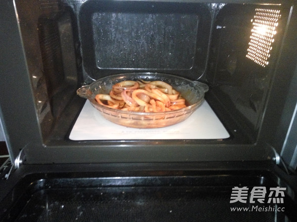 香辣<a href=/shicai/shuichanpin/YouYu/index.html target=_blank><u>鱿鱼</u></a>圈的做法