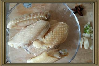 红烧<a href=/shicai/rouqin/JiChi/index.html target=_blank><u>鸡翅</u></a>