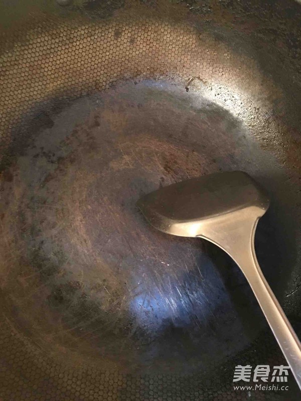 <a href=/shicai/mimian/HongDou/index.html target=_blank><u>红豆</u></a>腌菜炒肉沫的做法