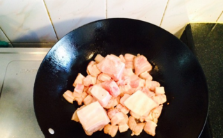 <a href=/shicai/mimian/BaiYeJie/index.html target=_blank><u>百叶结</u></a>红烧肉