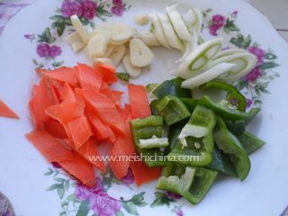 东北烧<a href=/shicai/shucai/QieZi/index.html target=_blank><u>茄子</u></a>