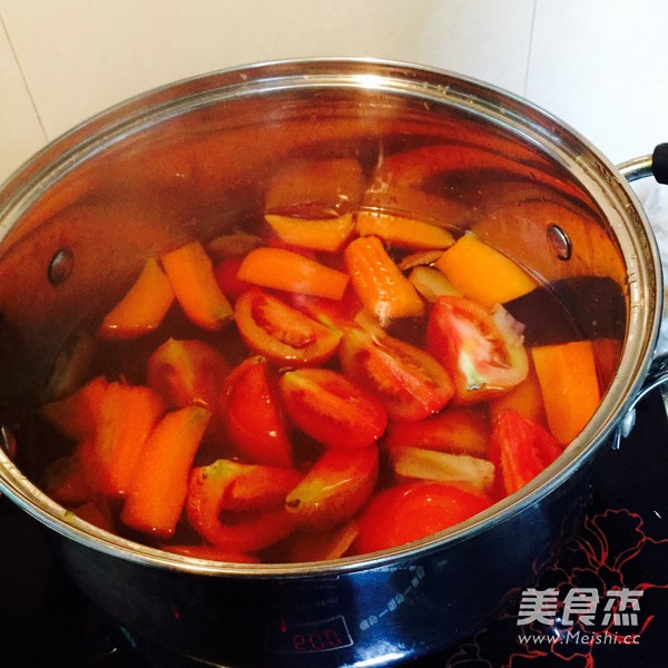 番茄<a href=/shicai/shuichanpin/YuWei/index.html target=_blank><u>鱼尾</u></a>汤的做法