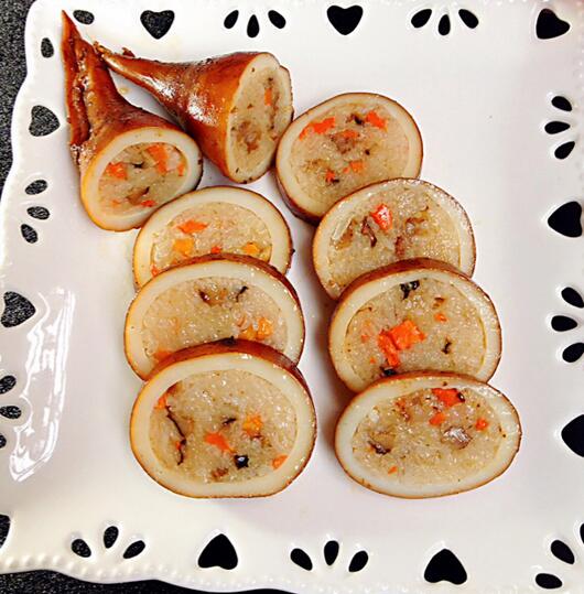 <a href=/shicai/shuichanpin/YouYu/index.html target=_blank><u>鱿鱼</u></a><a href=/shicai/mimian/NuoMi/index.html target=_blank><u>糯米</u></a>肠怎么做?