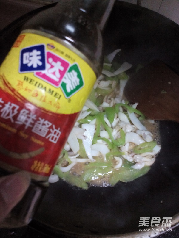 <a href=/shicai/shucai/QingJiao/index.html target=_blank><u>青椒</u></a>炒<a href=/shicai/shuichanpin/MoYu/index.html target=_blank><u>墨鱼</u></a>的做法