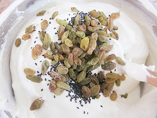 <a href=/shicai/guopin/PuTaoGan/index.html target=_blank><u><a href=/shicai/guopin/PuTao/index.html target=_blank><u>葡萄</u></a>干</u></a><a href=/shicai/guopin/ZhiMa/index.html target=_blank><u>芝麻</u></a><a href=zt/qifengdg target=_blank><u>戚风蛋糕</u></a>