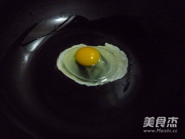 <a href=/shicai/diaoweipin/HeiHuJiao/index.html target=_blank><u>黑胡椒</u></a><a href=/shicai/rouqin/ZhuPai/index.html target=_blank><u>猪排</u></a>饭的做法