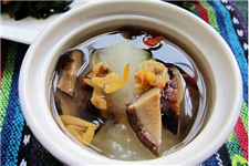 <a href=/shicai/shucai/XiangGu/index.html target=_blank><u>香菇</u></a><a href=/shicai/shucai/DongGua/index.html target=_blank><u>冬瓜</u></a>汤的做法
