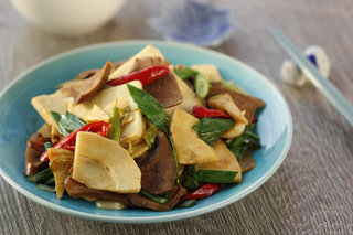 <a href=/shicai/shucai/QingSuan/index.html target=_blank><u>青蒜</u></a><a href=/shicai/shucai/DongSun/index.html target=_blank><u>冬笋</u></a>炒口条