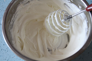 樱<a href=/shicai/guopin/Tao/index.html target=_blank><u>桃</u></a><a href=/shicai/mimian/NaiYou/index.html target=_blank><u>奶油</u></a>千层酥