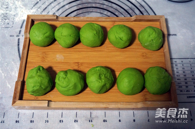 <a href=/shicai/shucai/BoCai/index.html target=_blank><u>菠菜</u></a>豆沙包的做法