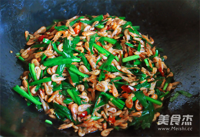 <a href=/shicai/shucai/JiuCai/index.html target=_blank><u>韭菜</u></a>炒河虾的做法