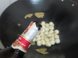 啤酒<a href=/shicai/rouqin/AnChunDan/index.html target=_blank><u><a href=/shicai/rouqin/AnChun/index.html target=_blank><u>鹌鹑</u></a>蛋</u></a>