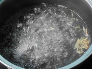 <a href=/shicai/shucai/SiGua/index.html target=_blank><u>丝瓜</u></a><a href=/shicai/mimian/DouFu/index.html target=_blank><u>豆腐</u></a>蛋汤