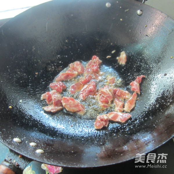 <a href=/shicai/shucai/BaiLuoBo/index.html target=_blank><u>白<a href=/shicai/shucai/LuoBo/index.html target=_blank><u>萝卜</u></a></u></a>丝炒肉的做法