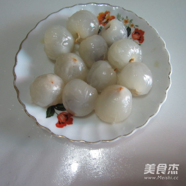 红糖<a href=/shicai/guopin/LiZhi/index.html target=_blank><u>荔枝</u></a>汤丸的做法