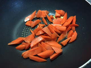 <a href=/shicai/shucai/HuLuoBo/index.html target=_blank><u>胡<a href=/shicai/shucai/LuoBo/index.html target=_blank><u>萝卜</u></a></u></a>炒<a href=/shicai/mimian/FuZhu/index.html target=_blank><u>腐竹</u></a>