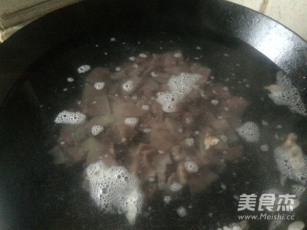 雪花<a href=/shicai/rouqin/NiuRou/index.html target=_blank><u>牛肉</u></a>冻的做法