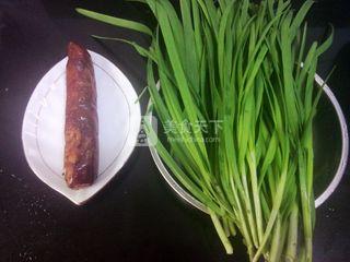 麻辣<a href=/shicai/rouqin/XiangChang/index.html target=_blank><u>香肠</u></a>炒<a href=/shicai/shucai/JiuCai/index.html target=_blank><u>韭菜</u></a>