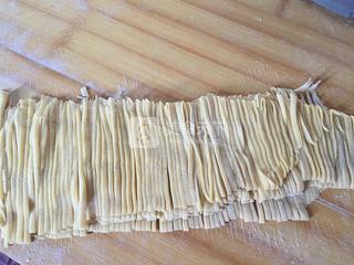 <a href=/shicai/rouqin/JiDan/index.html target=_blank><u>鸡蛋</u></a>手擀面