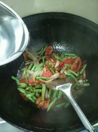 <a href=/shicai/shucai/DouJiao/index.html target=_blank><u>豆角</u></a>焖面