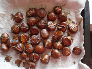 糖烤<a href=/shicai/shucai/BanLi/index.html target=_blank><u>板栗</u></a>