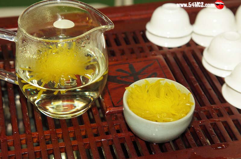 <a href=/shicai/shucai/JuHua/index.html target=_blank><u>菊花</u></a>茶的泡法3