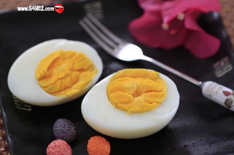 白水煮<a href=/shicai/rouqin/JiDan/index.html target=_blank><u>鸡蛋</u></a>的营养1